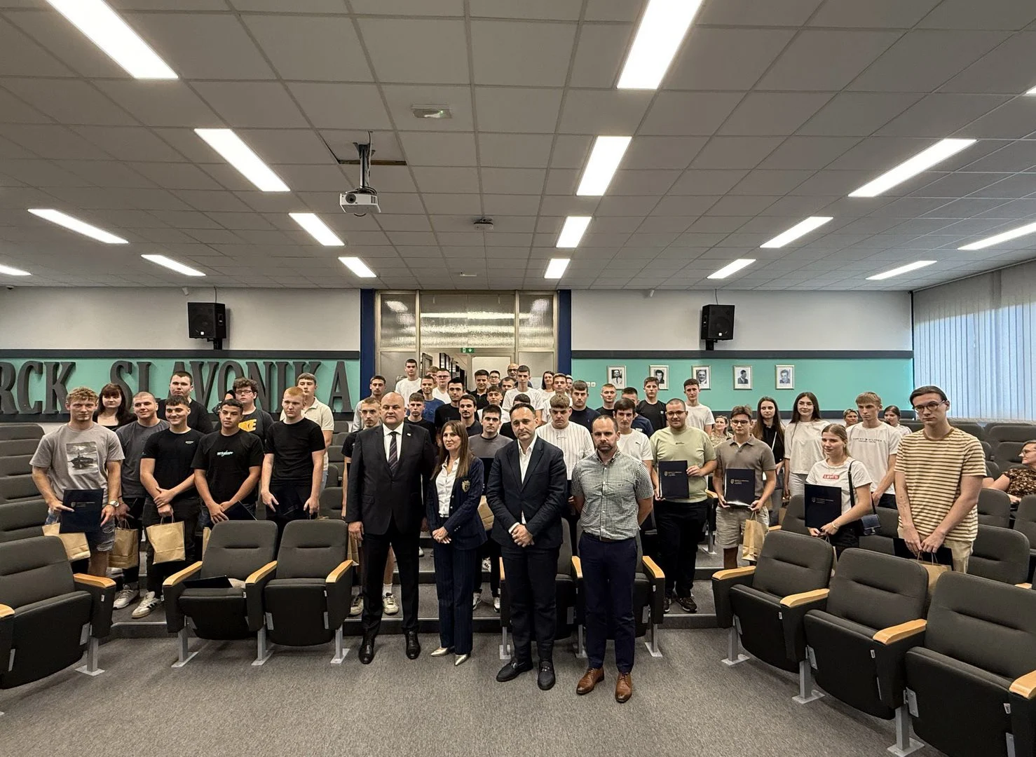 Dodijeljene stipendije učenicima obrtničkih zanimanja u Slavonskom Brodu