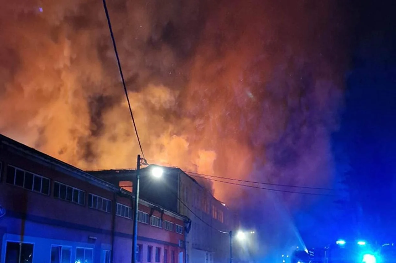 Požar na krovištu Policijske postaje u Novoj Gradiški – brza reakcija vatrogasaca