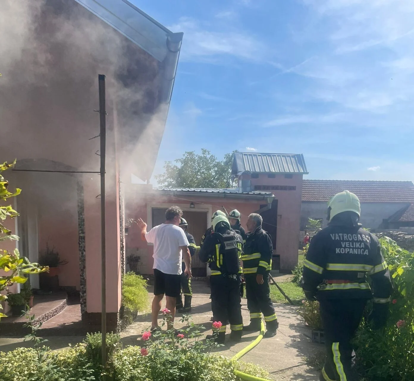 Izbio požar u obiteljskoj kući u Velikoj Kopanici