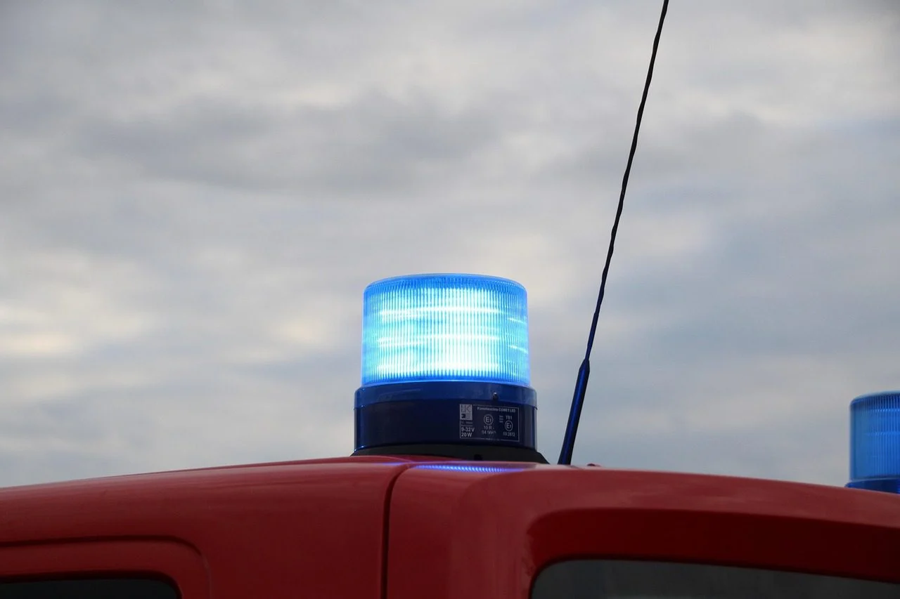 Požar u Okučanima – izgorio automobil i dio objekta