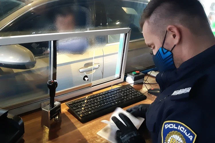 Krivotvorena vozačka dozvola otkrivena na granici