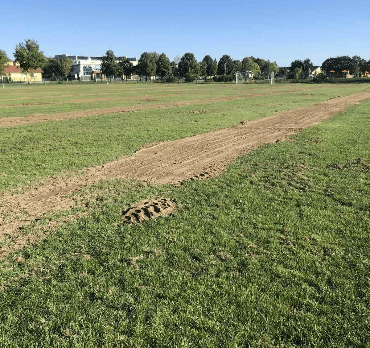 Radna atmosfera na stadionu “Dido” – uređenje terena i testiranja u školi nogometa