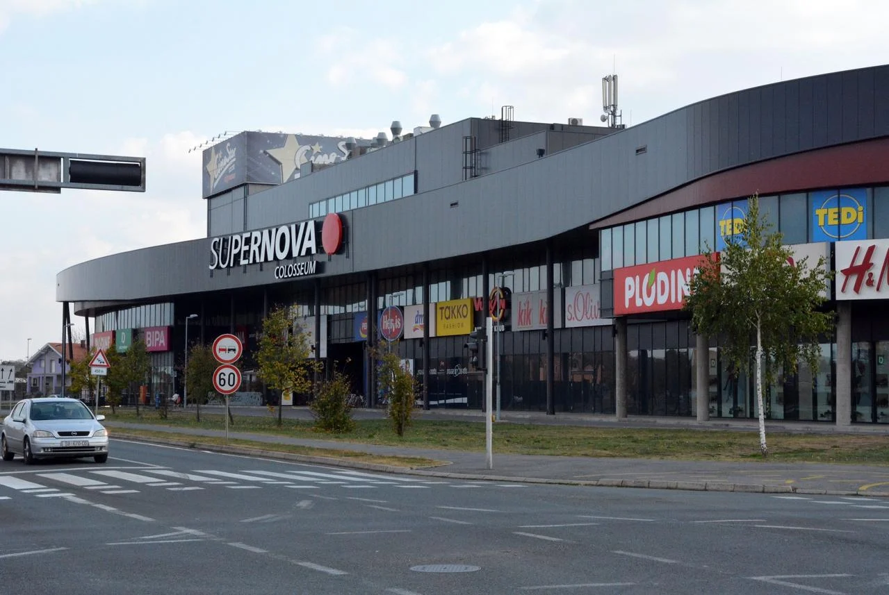 Frontalni sudar kod Colloseuma, četvero ozlijeđenih