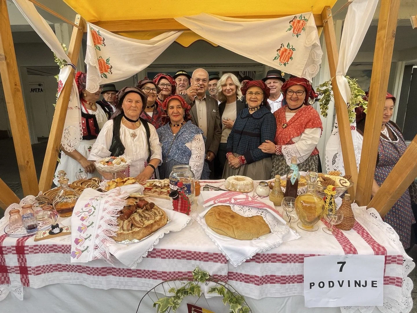 Slavonski Brod oživio tradiciju na 2. Pogača Festu – 20 metara šokačke pogače i Guinnessov rekord