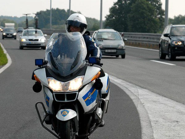 Jurio kroz naselje brzinom od 135 km/h