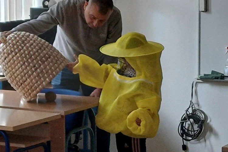 Policijski službenici i učenici proveli zajedno školski medni dan