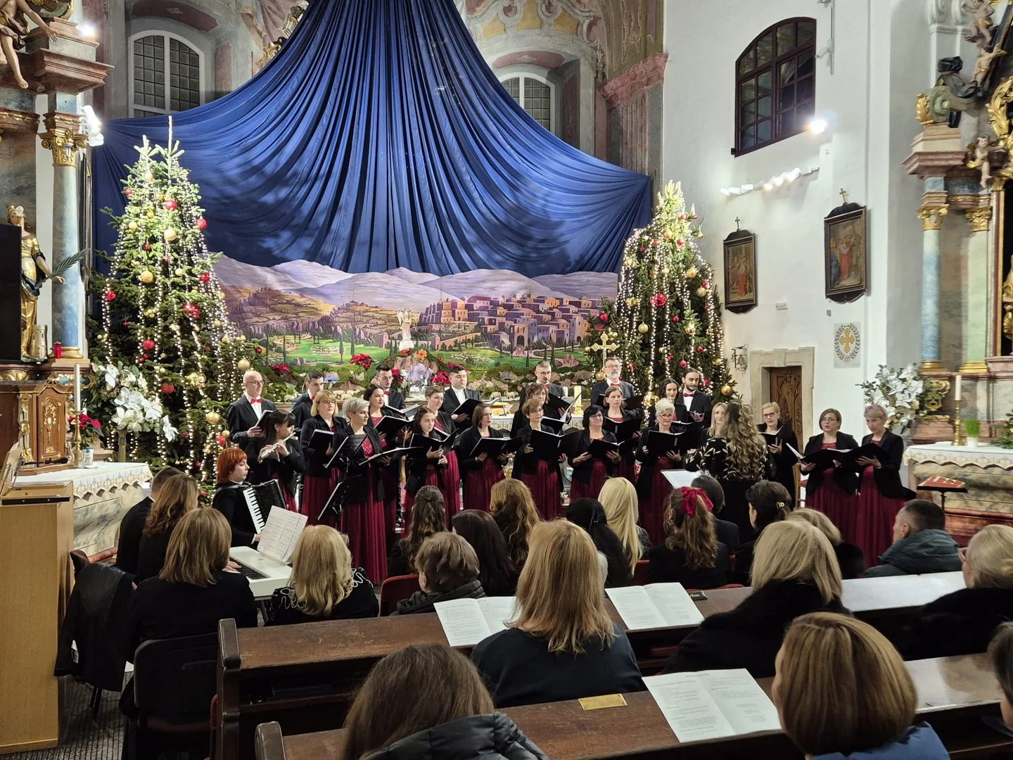 Održan Božićni koncert HPD-a Davor u Crkvi Presvetog Trojstva