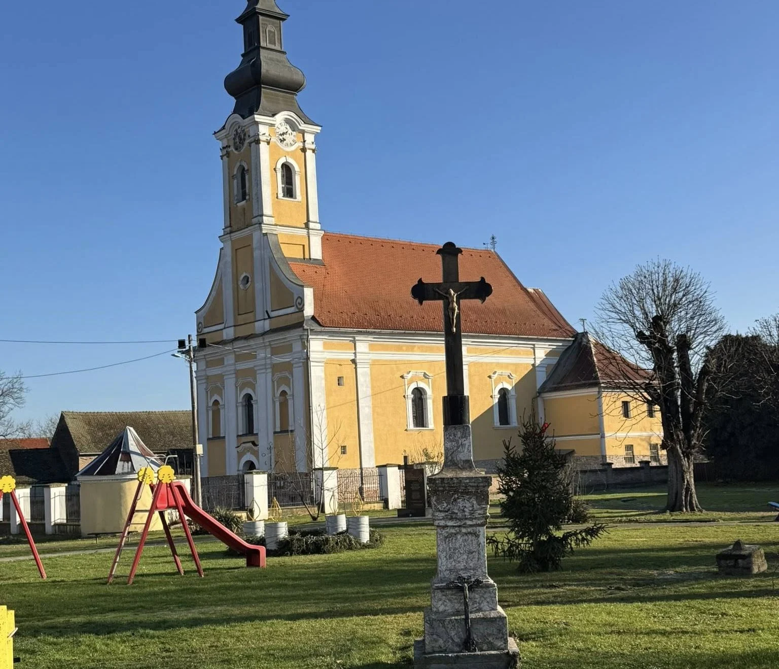 Brodsko-posavska županija sufinancirala postavljanje križa u Sl. Kobašu