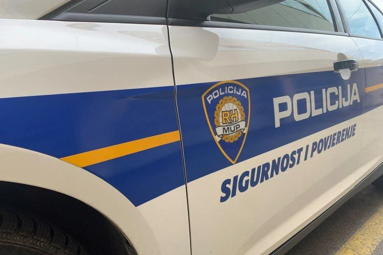 Prometna nesreća u Ulici Franje Kuhača: Ozlijeđena jedna osoba