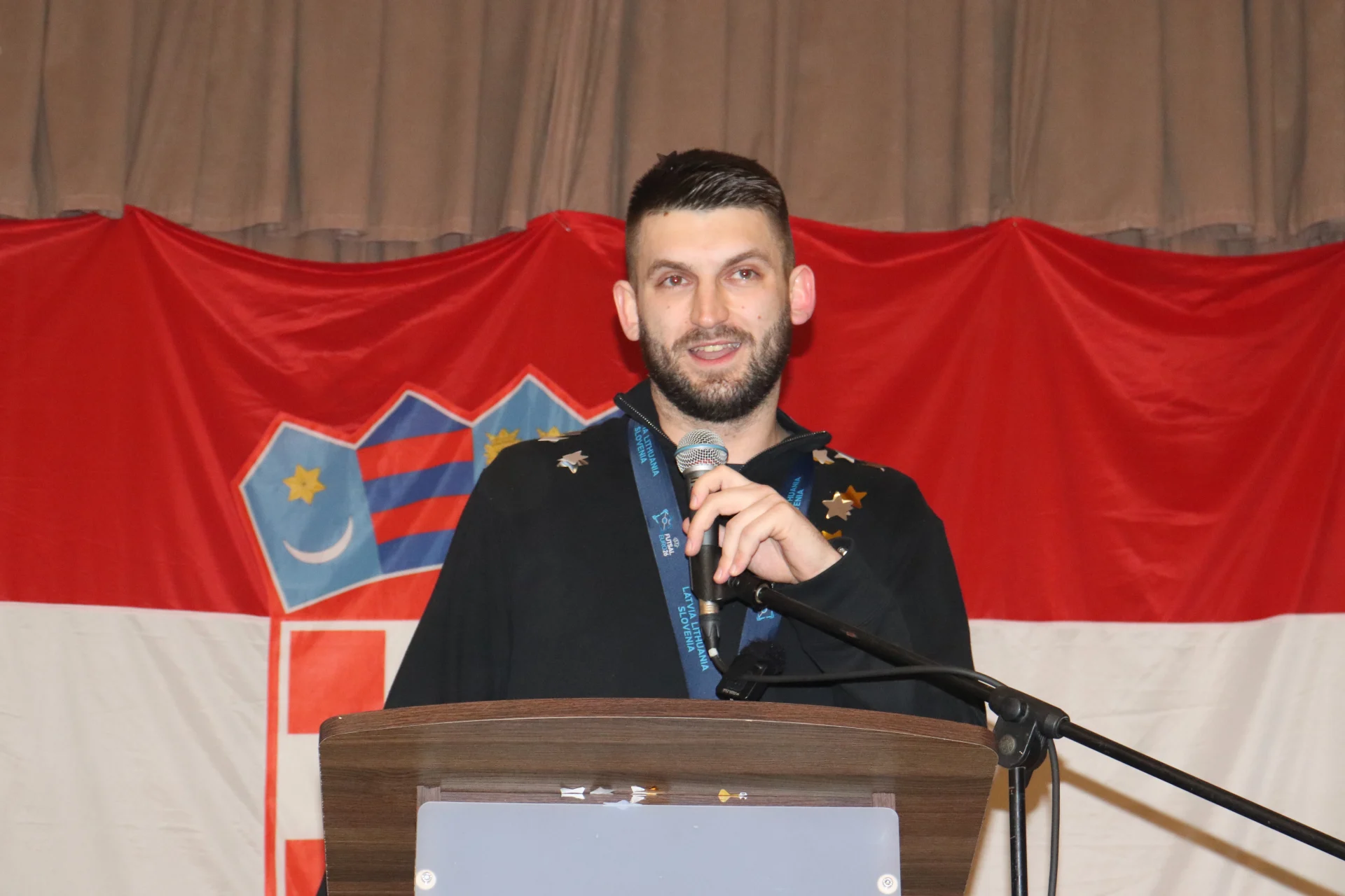 FOTO: Oriovčani priredili spektakularan doček za svog heroja