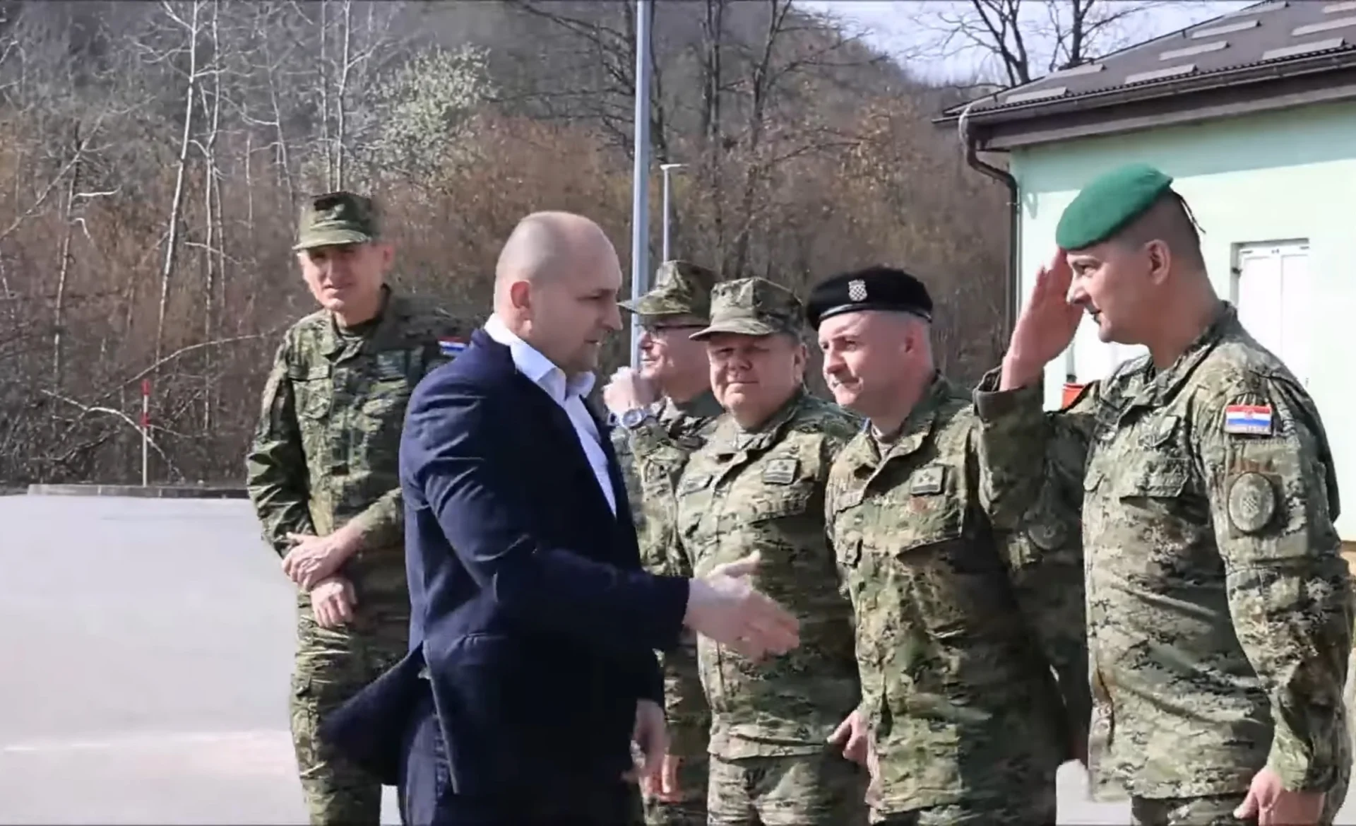 ANKETA: Podržavate li obavezni vojni rok?