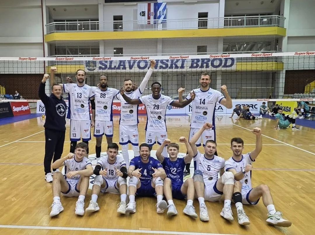 Teška pobjeda brodskih odbojkaša