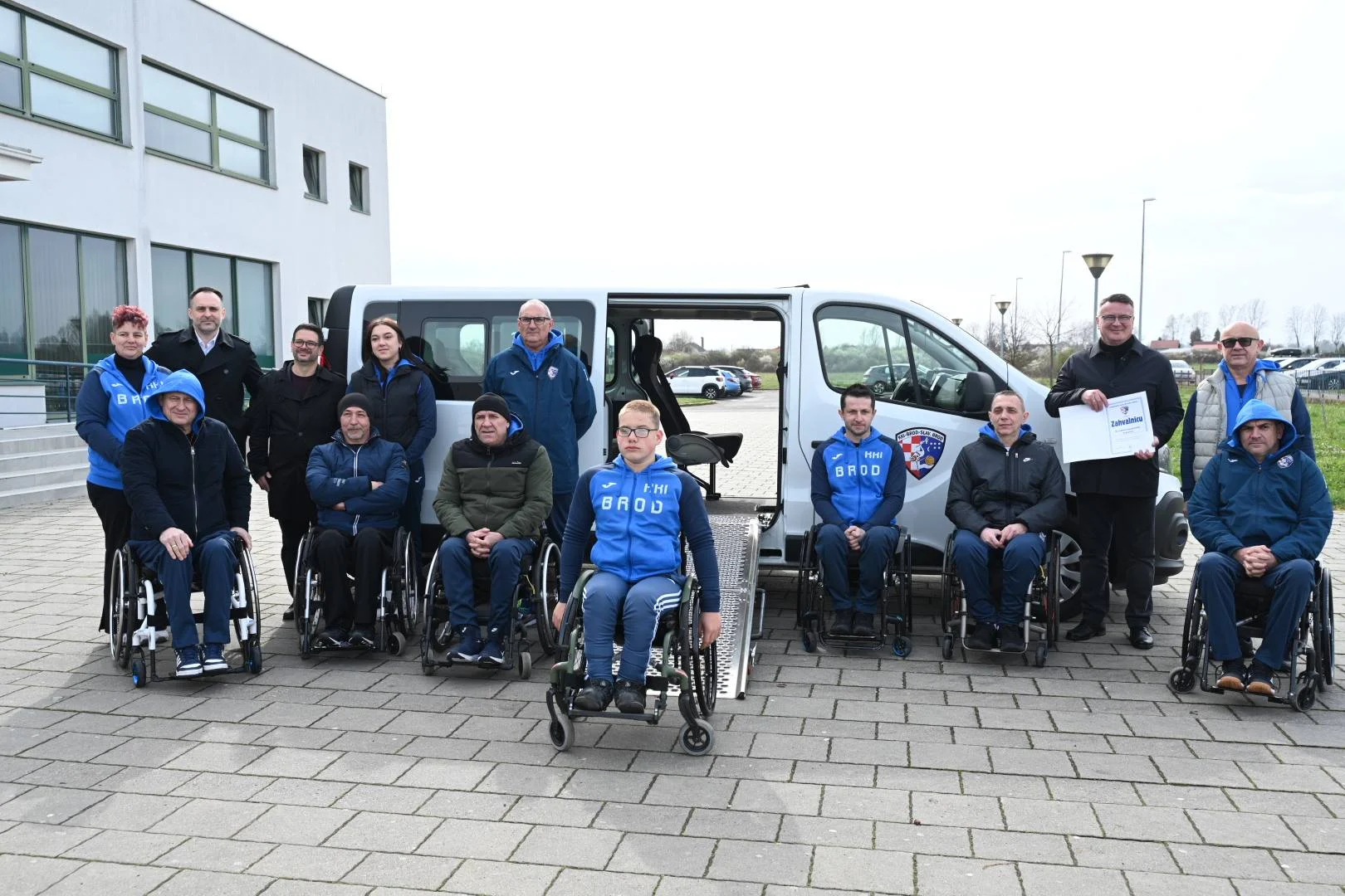 Košarkaški klub invalida „Brod“ dobio novo kombi vozilo