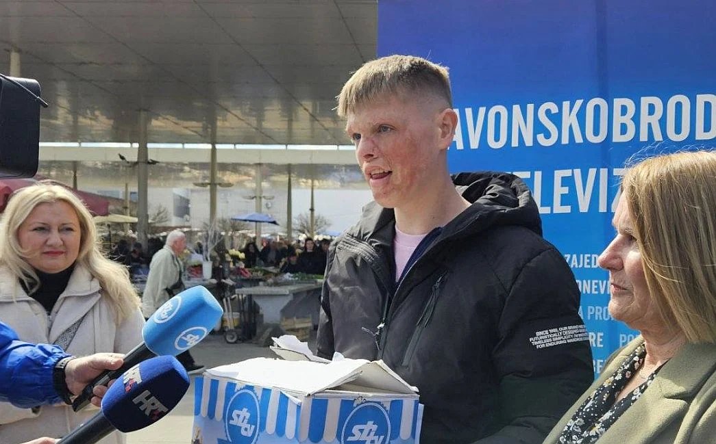 Grad koji je zagrlio jednog dječaka: priča koja je rasplakala i ujedinila Slavonski Brod