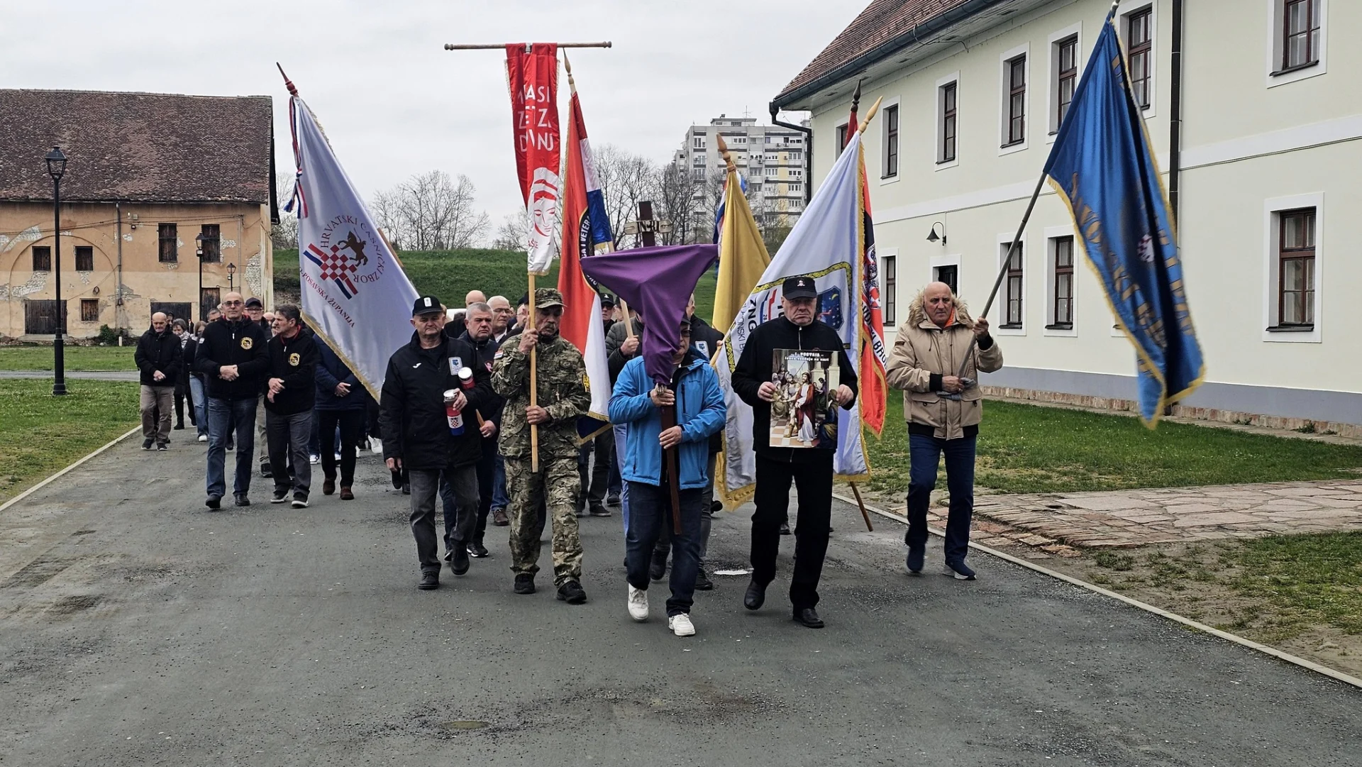 U Slavonskom Brodu održan 16. Križni put branitelja