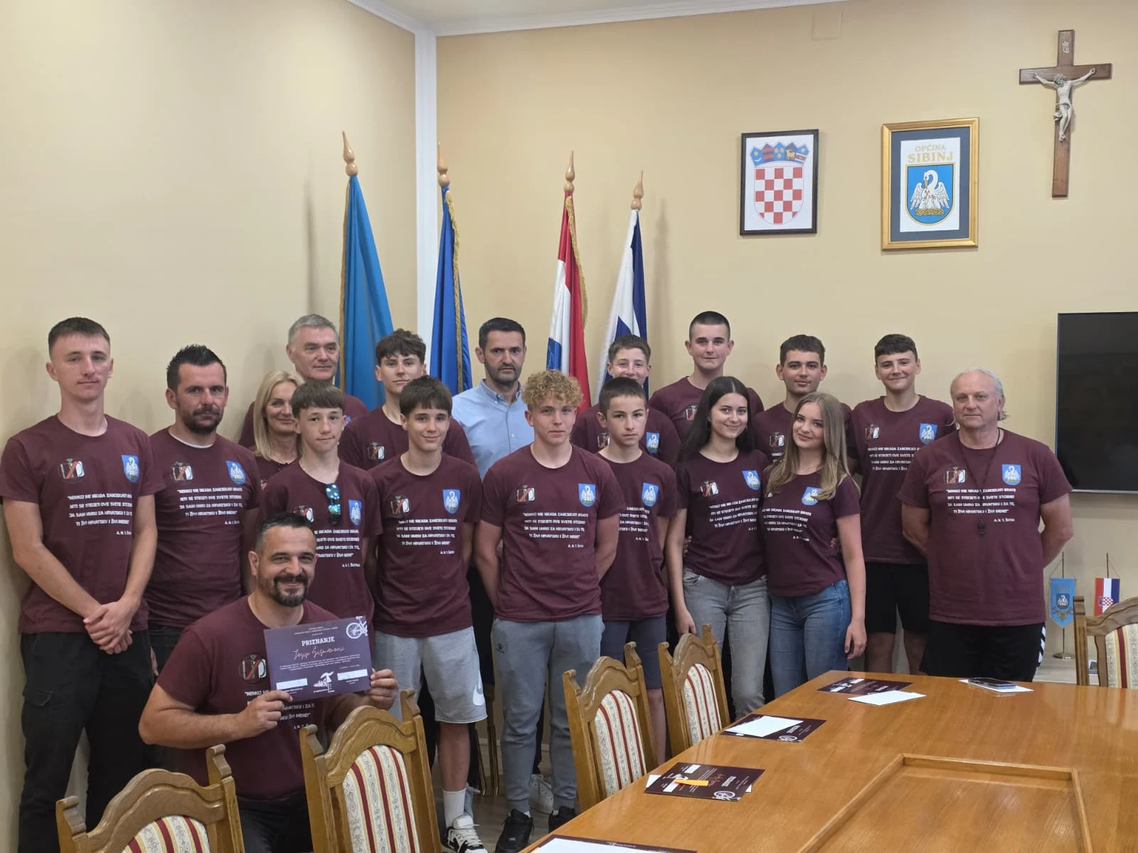 Načelnik Josip Pavić primio hrabre osnovnoškolce nakon biciklističkog pothvata do Škabrnje
